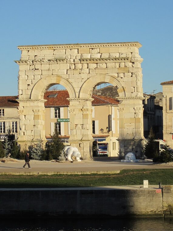 Saintes Walking Tour